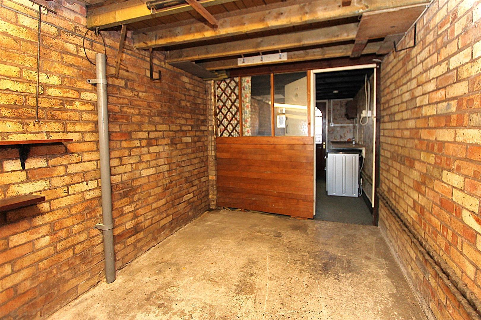 Commonside, Brierley Hill